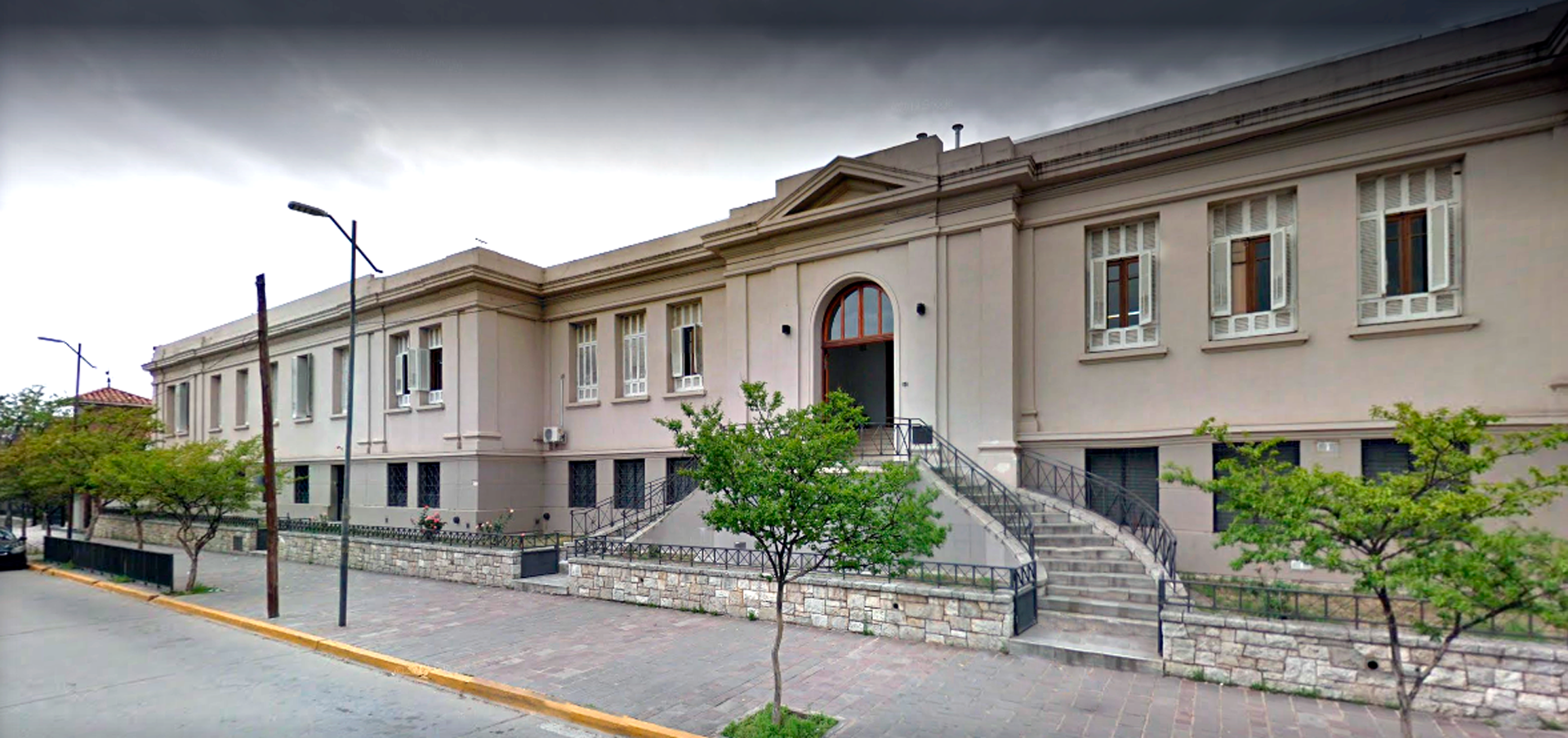 Frente-del-colegio2